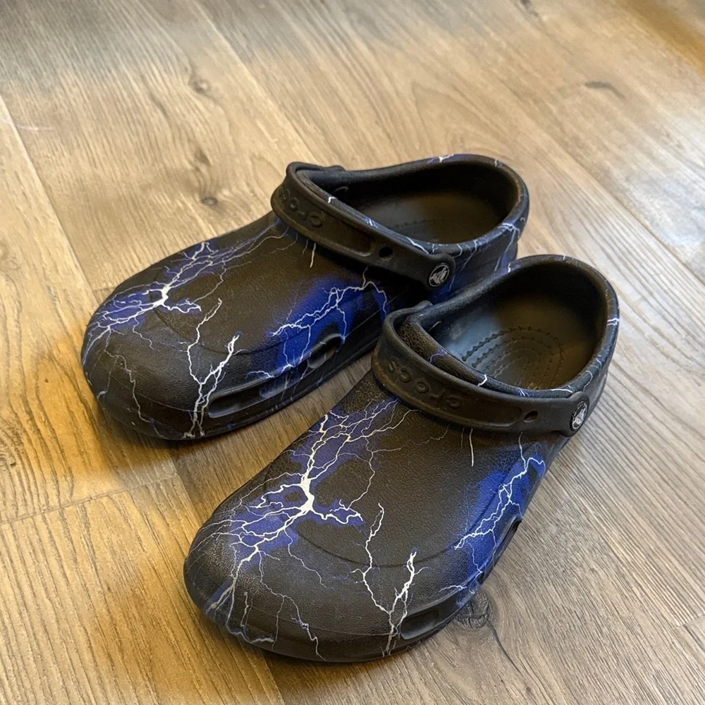 CROCS  Black and Blue Lightning clogs - Picture 8 of 11